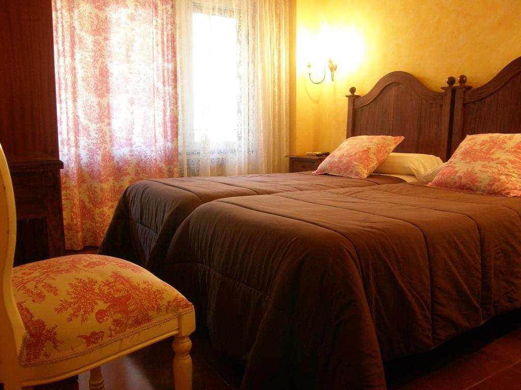 Hostal Goya Suites Σαλαμάνκα Δωμάτιο φωτογραφία
